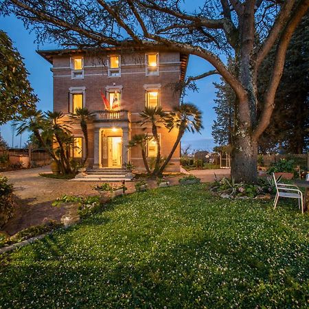 Villa Elvira 1931 Сиена Екстериор снимка